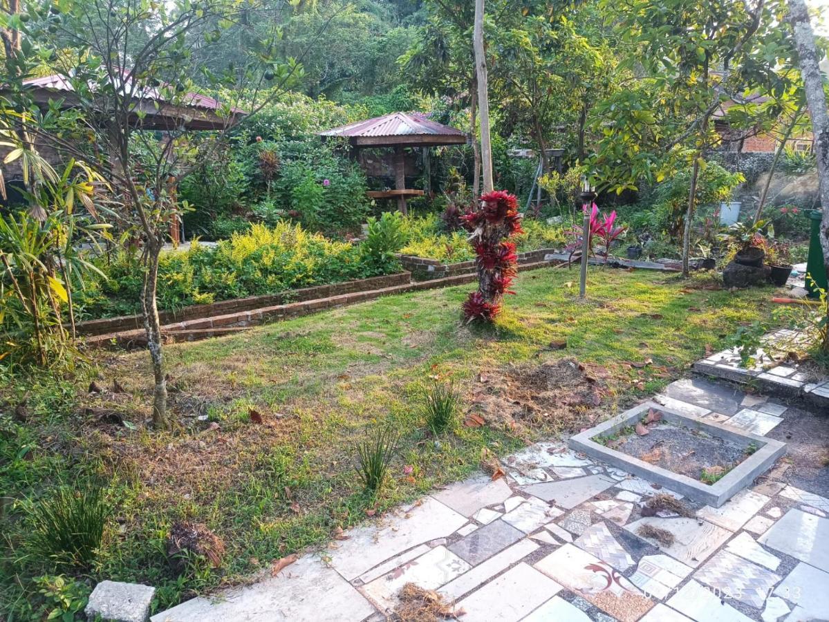 Gabelo Guest House Bukittinggi Exterior photo